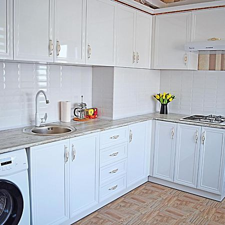 Bishkek Sunny Apartment In The Center Exterior foto